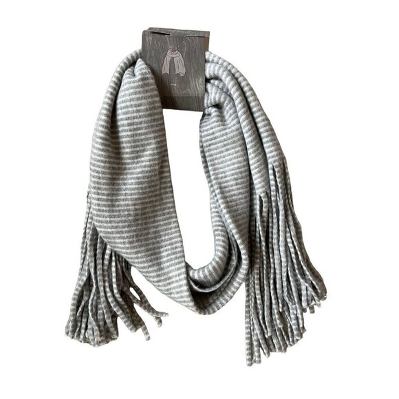 New! David and Young Gray White Striped Fringe Scarf Ultrasoft One Size - Picture 2 of 4